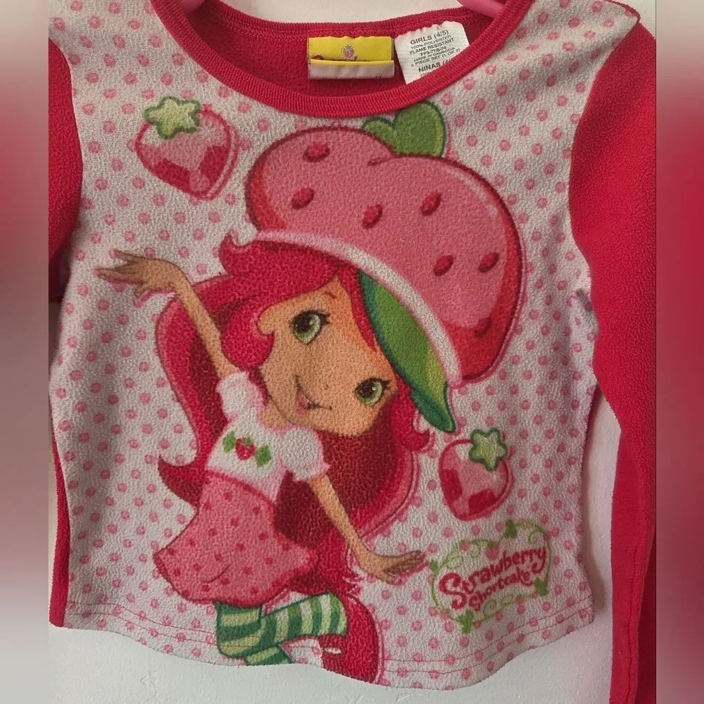 2013 Strawberry Shortcake Girls Pajama Top Shirt Youth Size 4-5 Runs Small Pink
